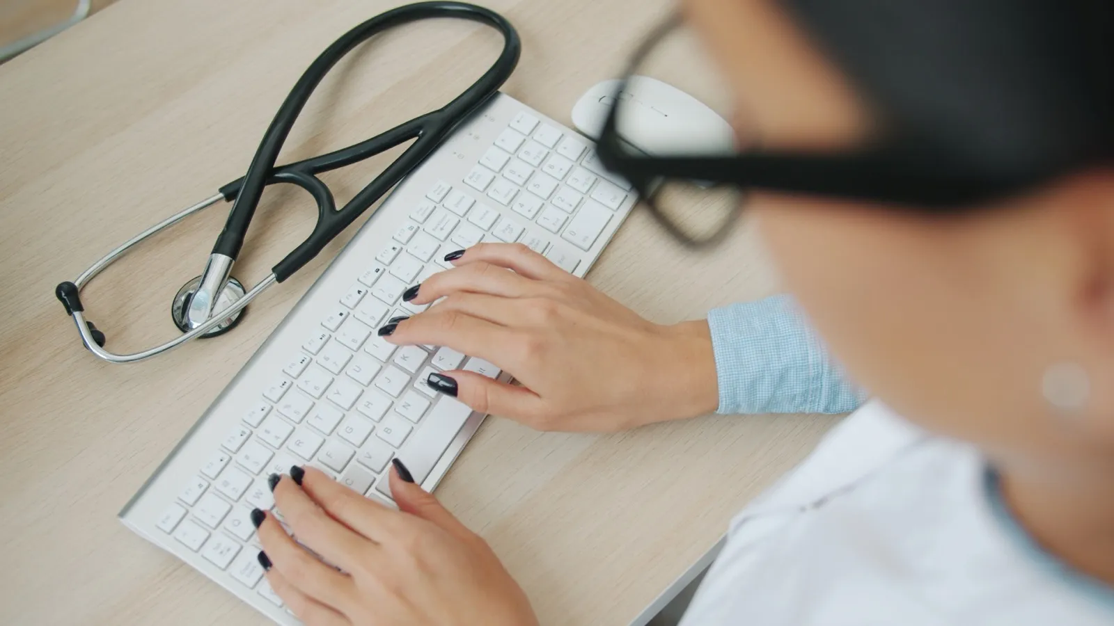 Clinical notes summarization for a care network
